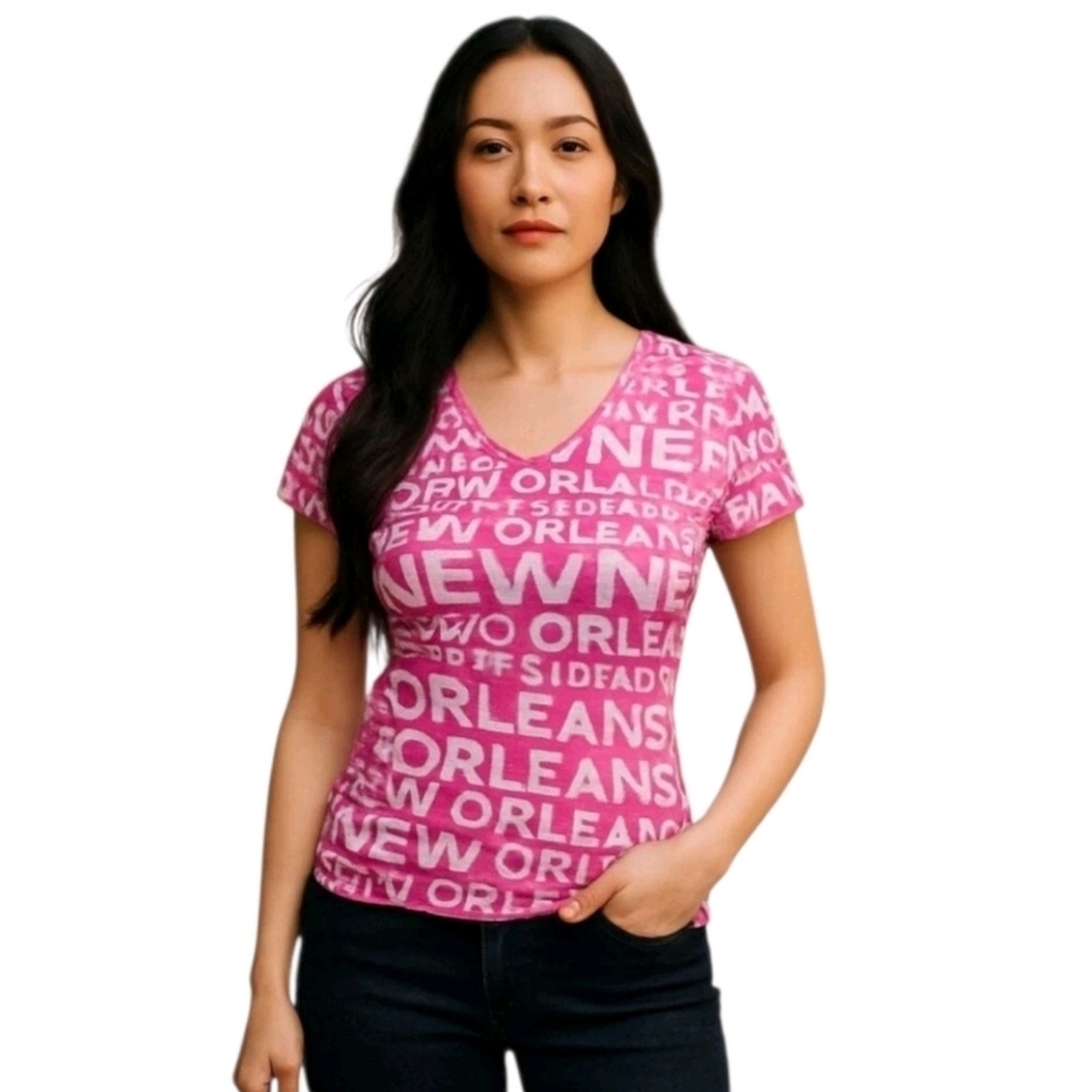 Sweet Gisele Pink New Orleans V-Neck Short Sleeve Graphic T-Shirt Size Medium